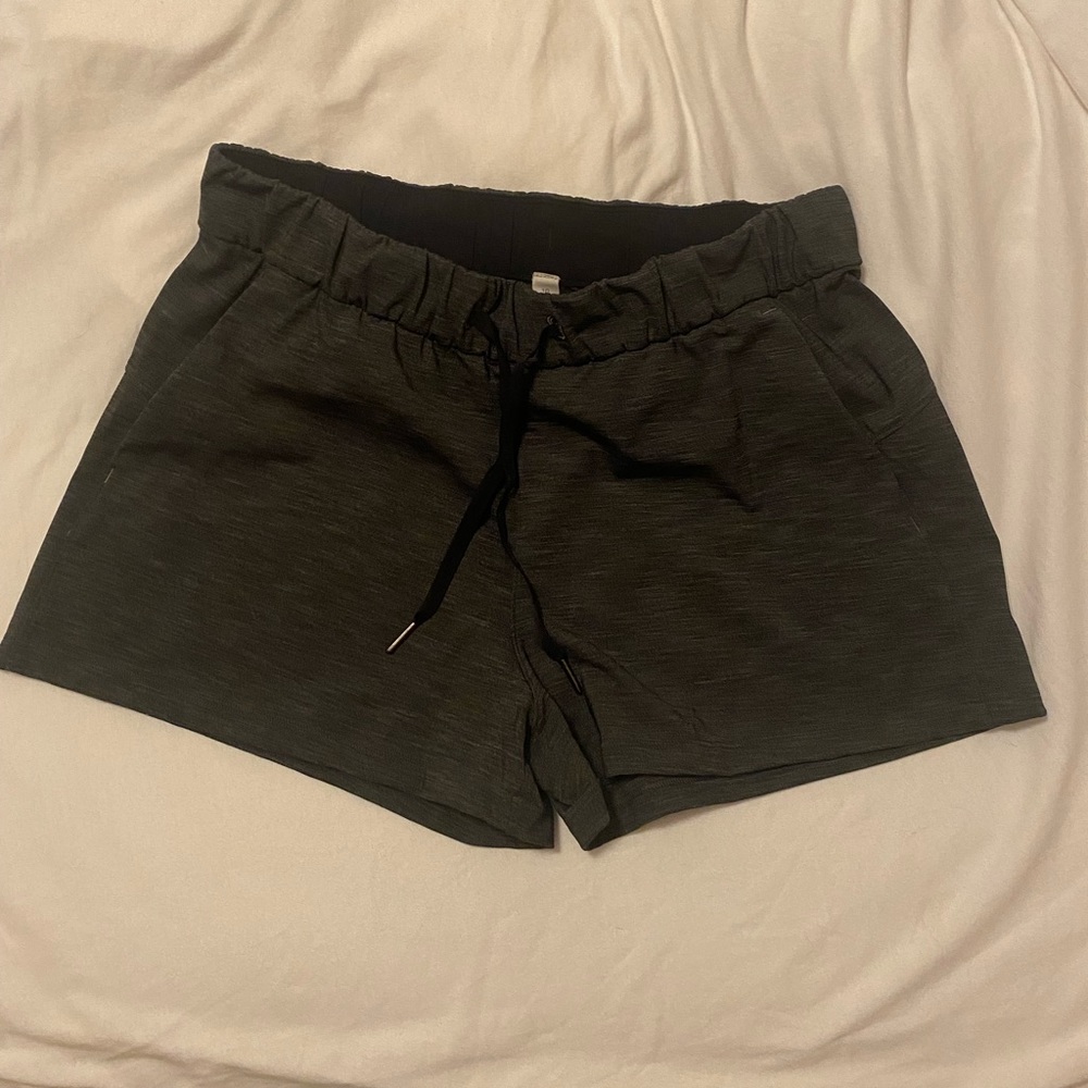 Lululemon cinch-able waist shorts in heather gray